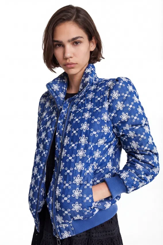 Gesteppte Jacke mit Spitze Gesteppte Jacke mit Spitze