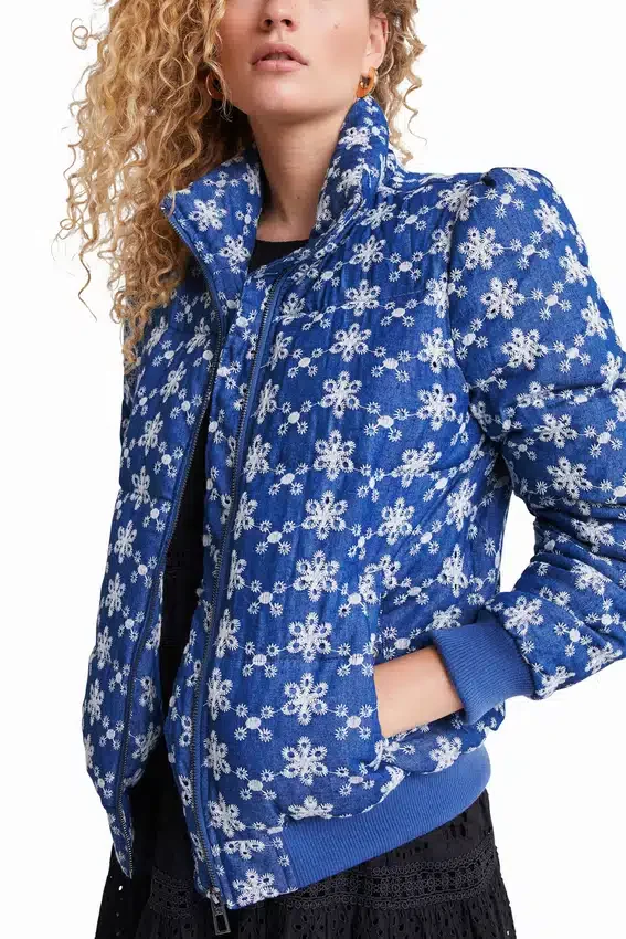 Gesteppte Jacke mit Spitze Gesteppte Jacke mit Spitze