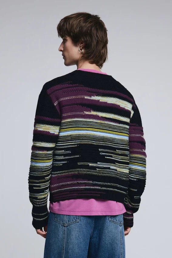 Gestreifter Strickpullover Gestreifter Strickpullover