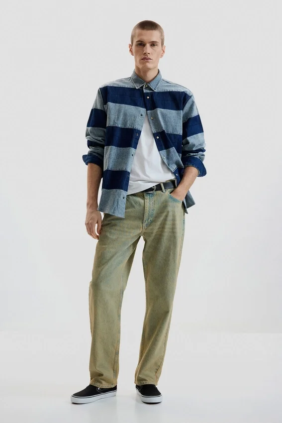 Gestreiftes Jeans-Hemd Gestreiftes Jeans-Hemd