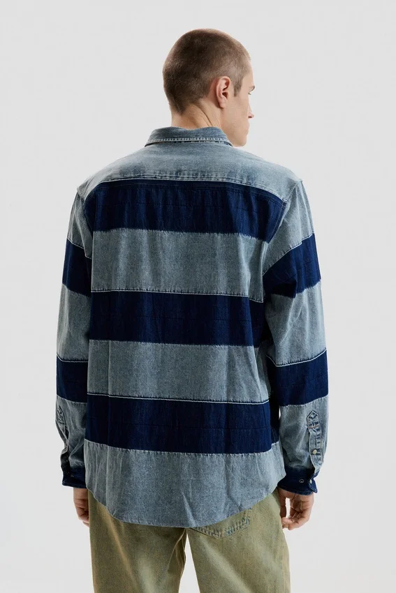 Gestreiftes Jeans-Hemd Gestreiftes Jeans-Hemd