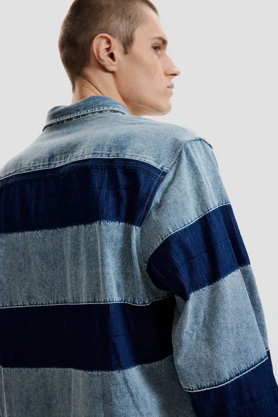 Gestreiftes Jeans-Hemd Gestreiftes Jeans-Hemd