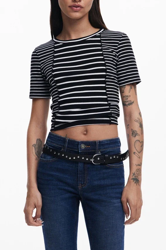 Gestreiftes Kurzarm-T-Shirt Gestreiftes Kurzarm-T-Shirt