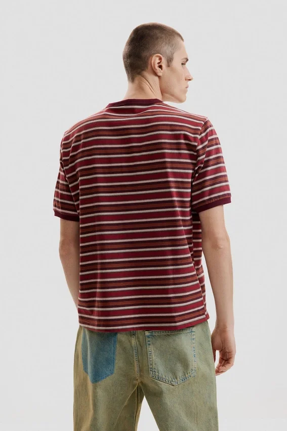 Gestreiftes Strick-T-Shirt Gestreiftes Strick-T-Shirt