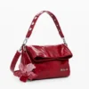 Mittlere glänzende Tasche mit Klappe Mittlere glänzende Tasche mit Klappe