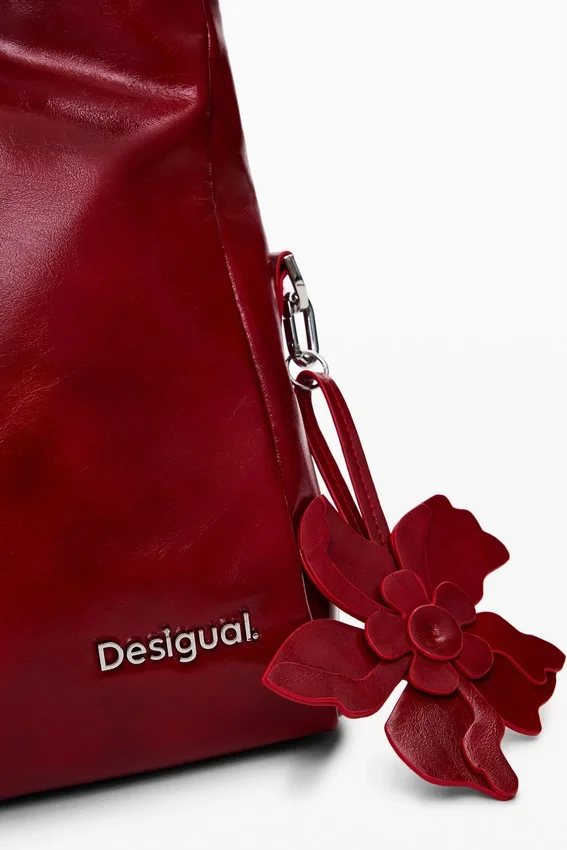 Mittlere glänzende Tasche mit Klappe Mittlere glänzende Tasche mit Klappe
