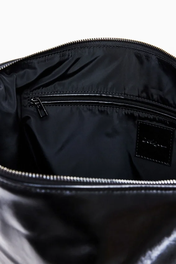Große glänzende gewebte Tasche Große glänzende gewebte Tasche