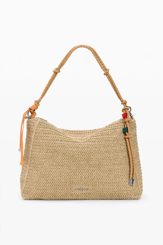 Große Raffia-Tasche mit Anhängern Große Raffia-Tasche mit Anhängern