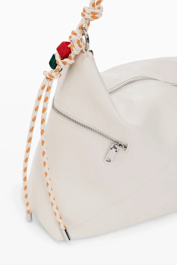 Große Tasche mit Anhängern Große Tasche mit Anhängern