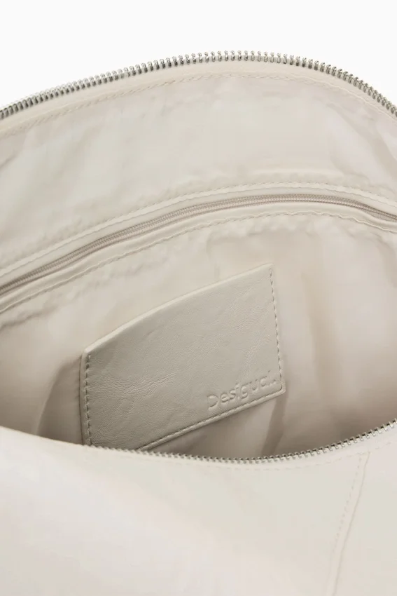 Große Tasche mit Anhängern Große Tasche mit Anhängern