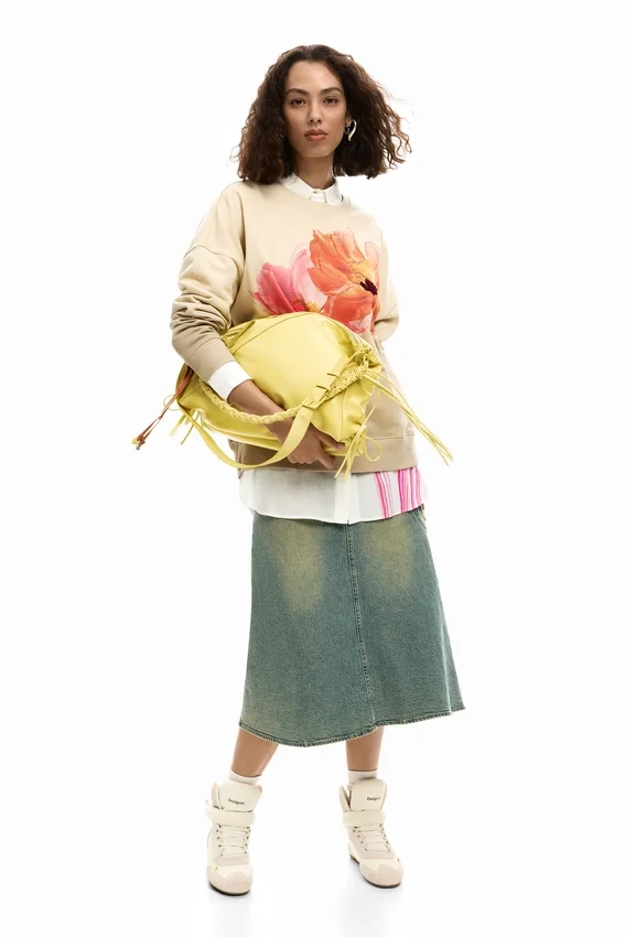 Große Tasche mit glänzender Schleife Große Tasche mit glänzender Schleife