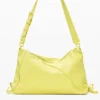 Große Tasche mit glänzender Schleife Große Tasche mit glänzender Schleife