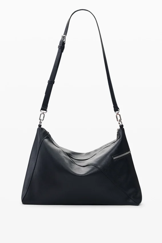 Große Tasche mit Logo-Anhänger Große Tasche mit Logo-Anhänger