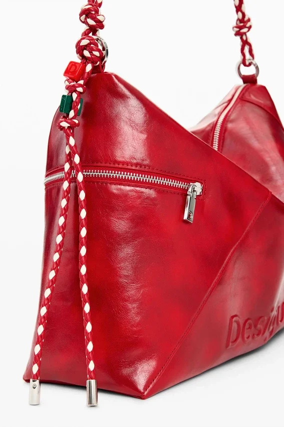 Große Tasche mit Logo-Anhänger Große Tasche mit Logo-Anhänger