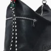 Große Tasche mit Logo-Anhänger Große Tasche mit Logo-Anhänger