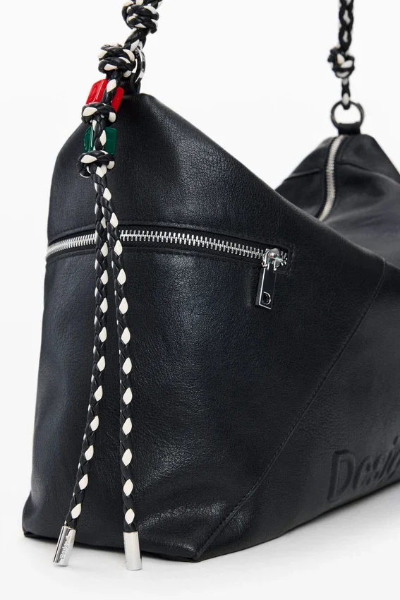 Große Tasche mit Logo-Anhänger Große Tasche mit Logo-Anhänger