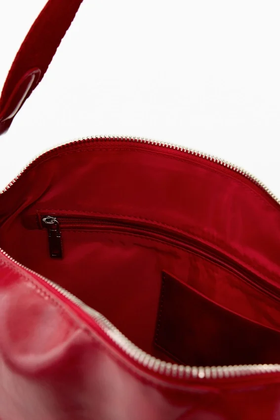 Große Tasche mit Logo-Anhänger Große Tasche mit Logo-Anhänger