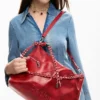 Große Tasche mit Logo-Anhänger Große Tasche mit Logo-Anhänger