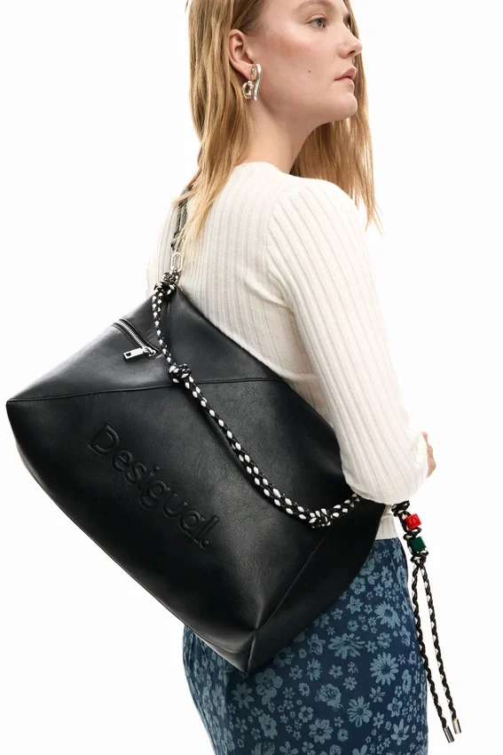 Große Tasche mit Logo-Anhänger Große Tasche mit Logo-Anhänger