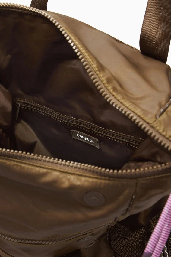 Großer Voyager-Rucksack mit mehreren Tragevarianten Großer Voyager-Rucksack mit mehreren Tragevarianten