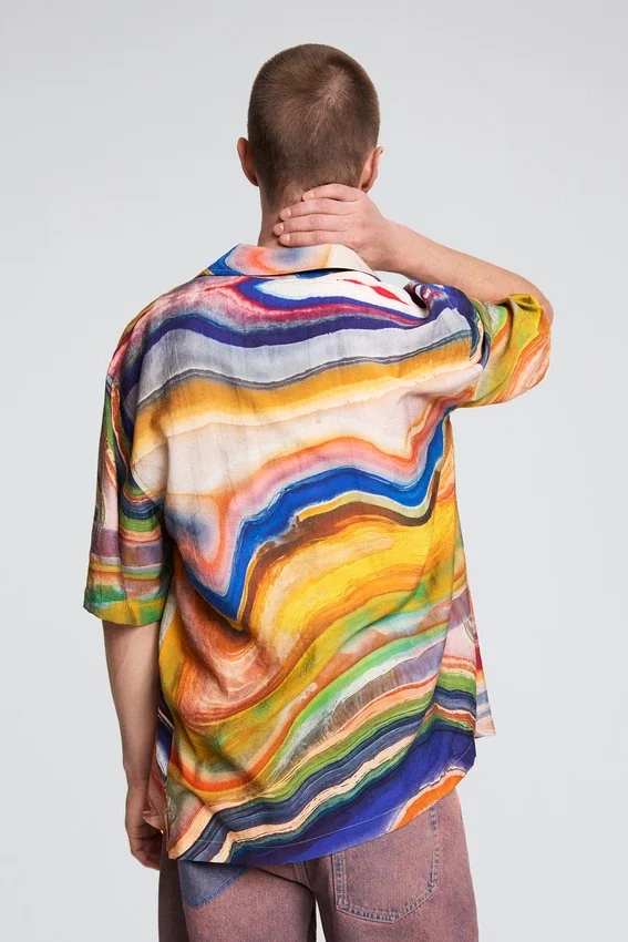 Hemden mit abstraktem Print Hemden mit abstraktem Print