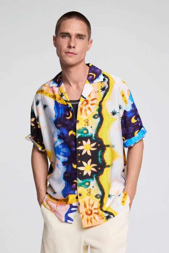 Hemden mit Kosmos-Print Hemden mit Kosmos-Print