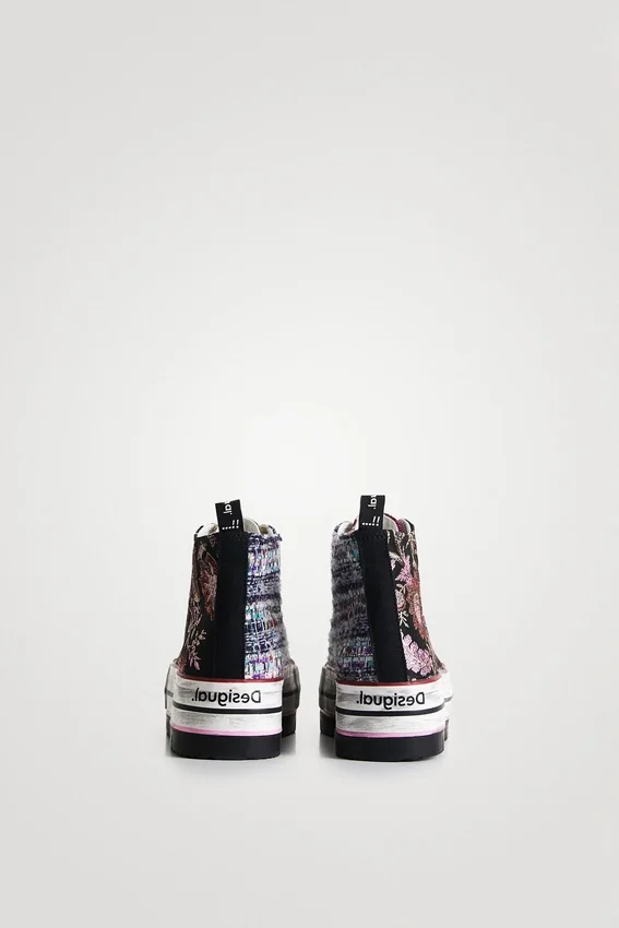 High-Top-Plateausneaker im asiatischen Patchwork-Stil High-Top-Plateausneaker im asiatischen Patchwork-Stil