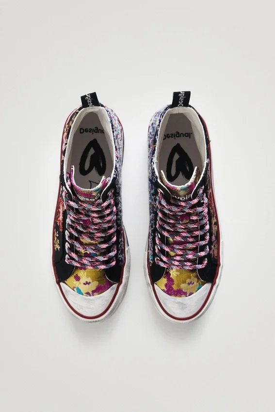 High-Top-Plateausneaker im asiatischen Patchwork-Stil High-Top-Plateausneaker im asiatischen Patchwork-Stil