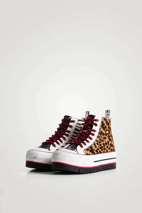 High-Top-Plateausneaker mit Animal-Print High-Top-Plateausneaker mit Animal-Print