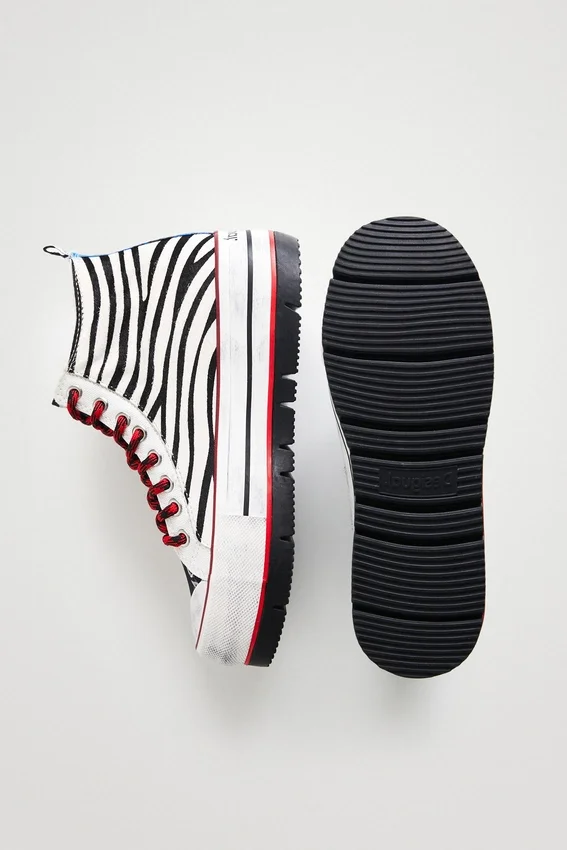 High-Top-Plateausneaker mit Animal-Print High-Top-Plateausneaker mit Animal-Print