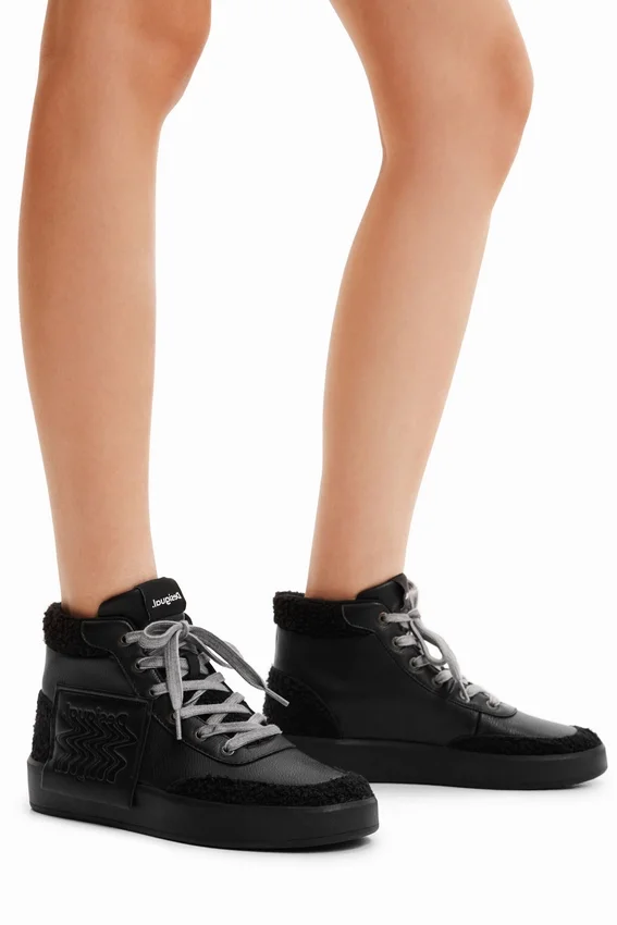 High-Top-Sneaker aus Kunstfell High-Top-Sneaker aus Kunstfell