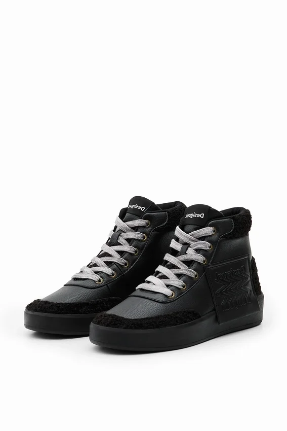 High-Top-Sneaker aus Kunstfell High-Top-Sneaker aus Kunstfell