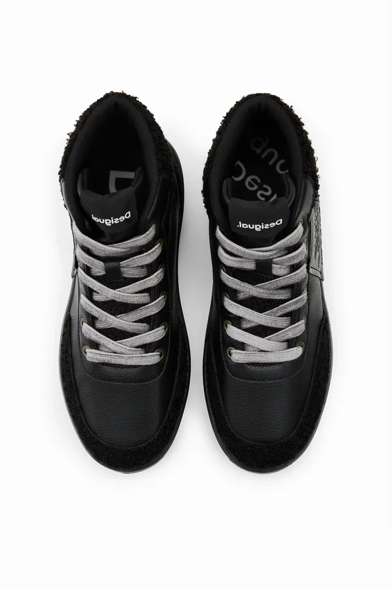 High-Top-Sneaker aus Kunstfell High-Top-Sneaker aus Kunstfell
