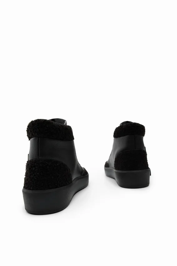 High-Top-Sneaker aus Kunstfell High-Top-Sneaker aus Kunstfell
