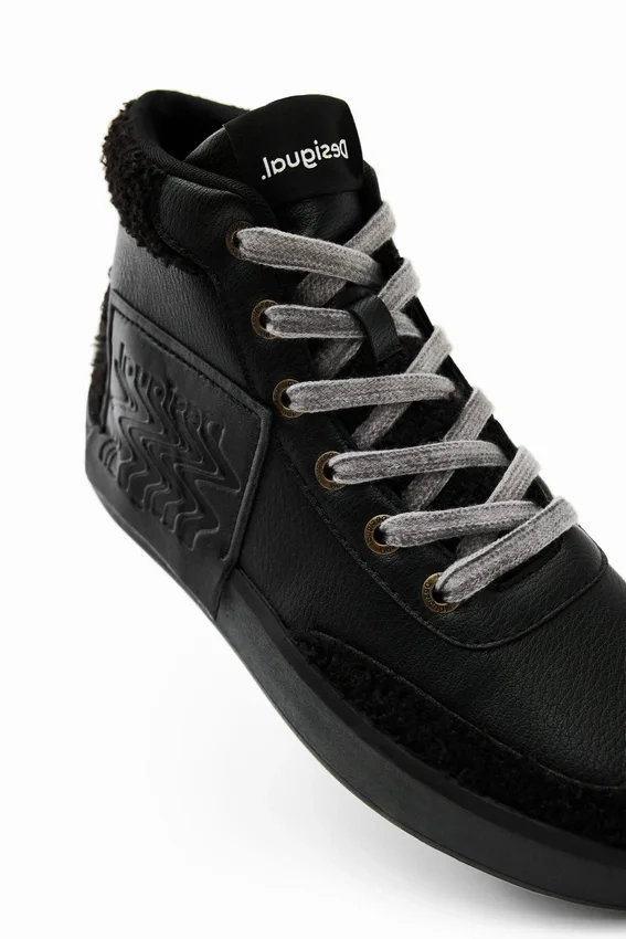 High-Top-Sneaker aus Kunstfell High-Top-Sneaker aus Kunstfell