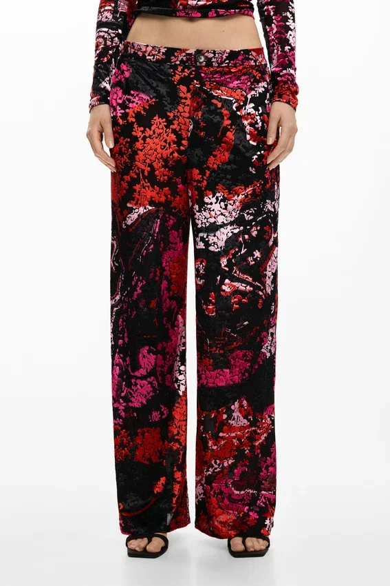 Hosen, entworfen von Christian Lacroix Hosen, entworfen von Christian Lacroix