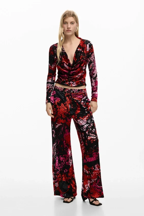 Hosen, entworfen von Christian Lacroix Hosen, entworfen von Christian Lacroix