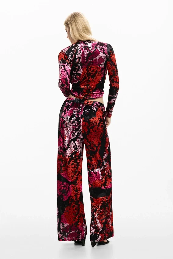 Hosen, entworfen von Christian Lacroix Hosen, entworfen von Christian Lacroix