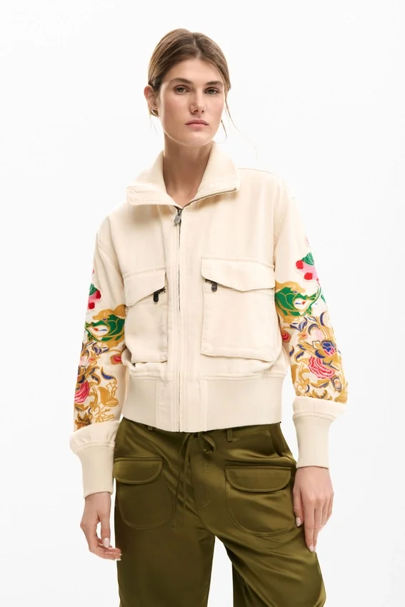 Jacke mit Blumenapplikationen Jacke mit Blumenapplikationen