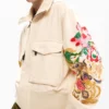 Jacke mit Blumenapplikationen Jacke mit Blumenapplikationen