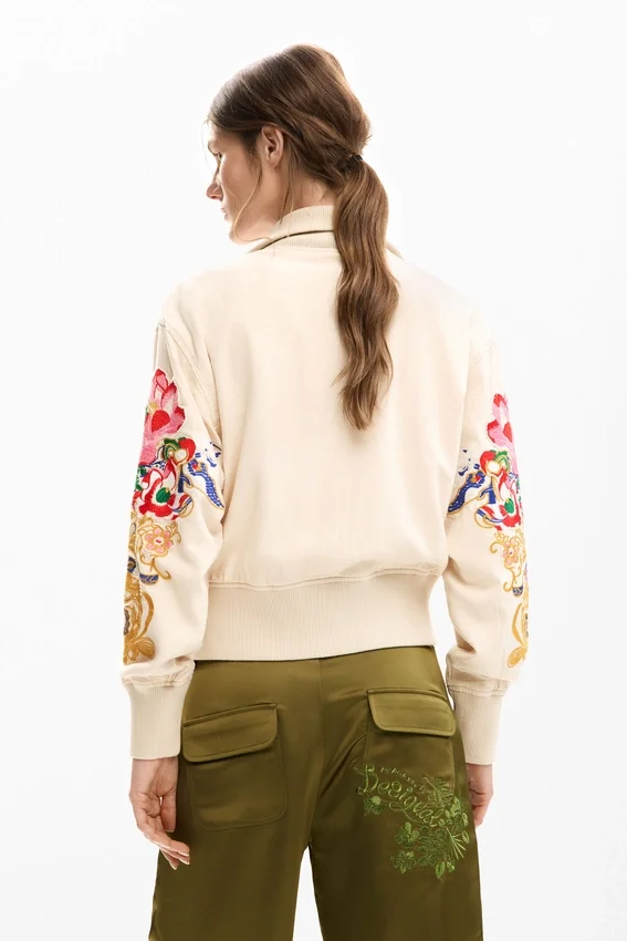 Jacke mit Blumenapplikationen Jacke mit Blumenapplikationen