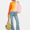 Jeans-Hose mit Blumen-Ziernähten Jeans-Hose mit Blumen-Ziernähten