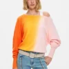 Jeans-Hose mit Blumen-Ziernähten Jeans-Hose mit Blumen-Ziernähten