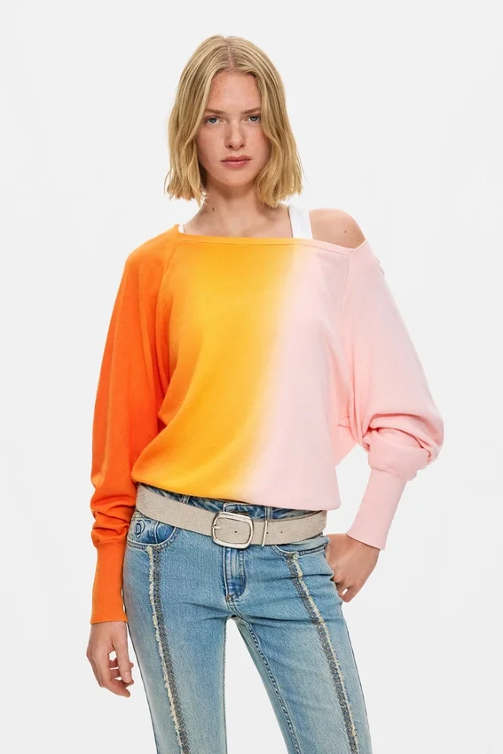 Jeans-Hose mit Blumen-Ziernähten Jeans-Hose mit Blumen-Ziernähten