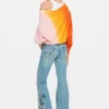 Jeans-Hose mit Blumen-Ziernähten Jeans-Hose mit Blumen-Ziernähten