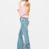 Jeans-Hose mit Blumen-Ziernähten Jeans-Hose mit Blumen-Ziernähten