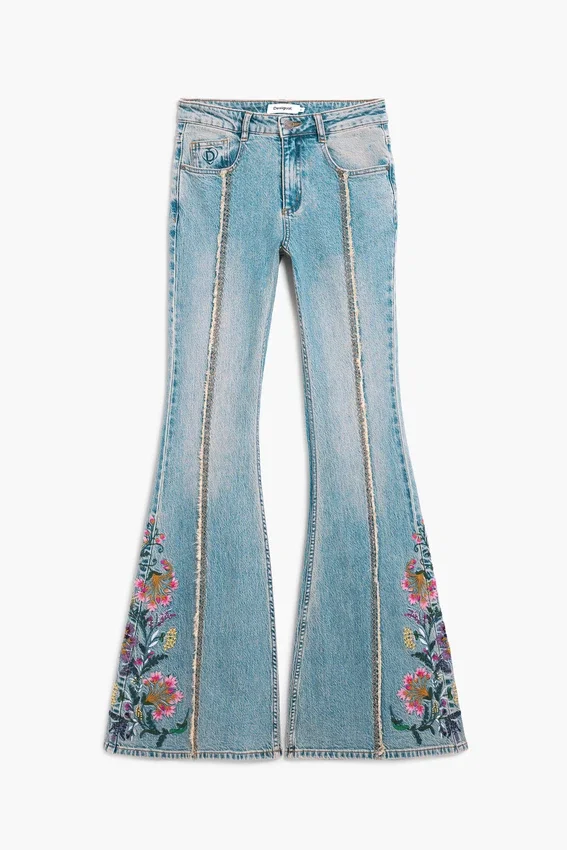 Jeans-Hose mit Blumen-Ziernähten Jeans-Hose mit Blumen-Ziernähten