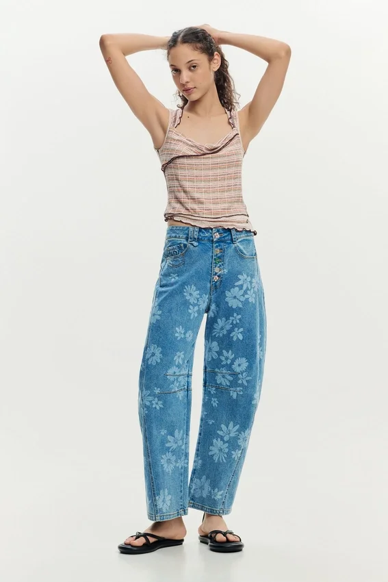 Jeans mit Blumenmuster Jeans mit Blumenmuster