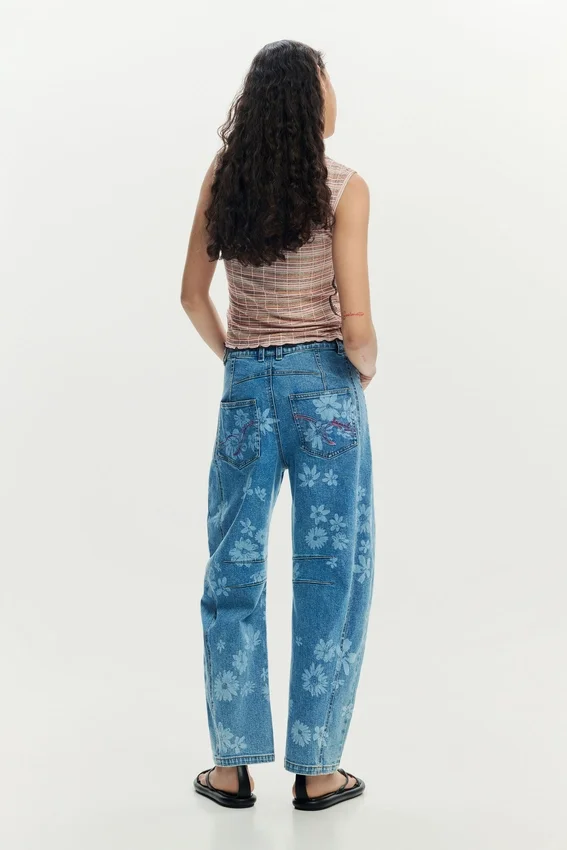 Jeans mit Blumenmuster Jeans mit Blumenmuster