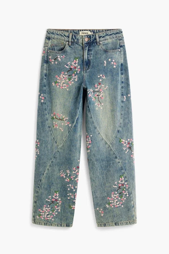 Jeans mit Blumenmuster Jeans mit Blumenmuster